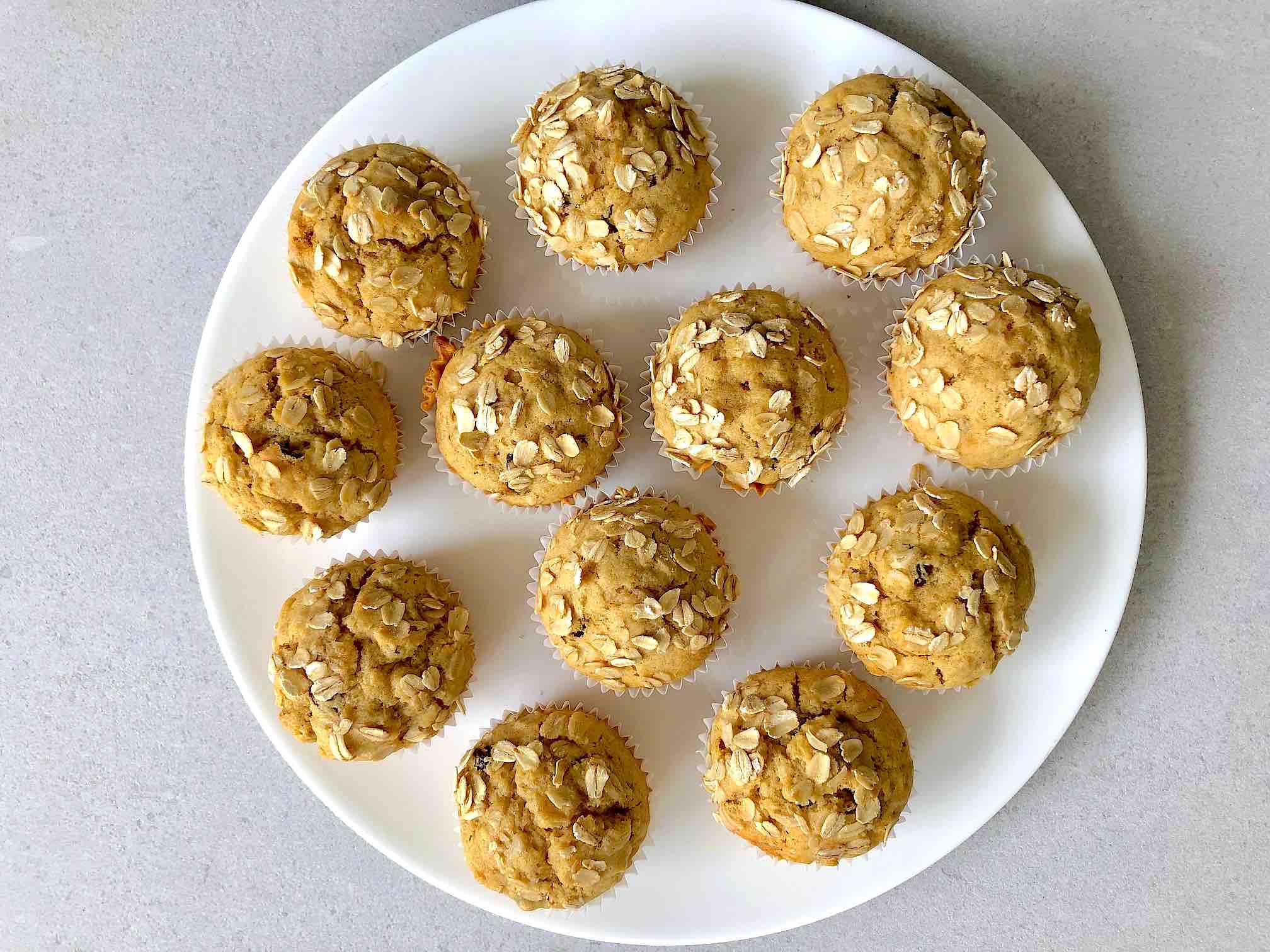 Oatmeal Muffins with apple and raisins
